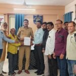  खासदार संजय पाटील यांच्यावर कारवाई करा . तालुका पत्रकार संघ व व्हाइस ऑफ मिडीयाचे मुख्यमंत्री कडे मांगणी