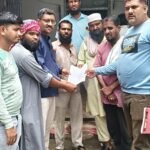 संग्रामपुरात उच्च प्रा उर्दु शाळेच्या मुख्यव्दार, प्रांगणात साचलेल्या पाणी सर्पचे माहेर घर पाण्याची व्हिलेवाट लावा शालेय व्यवस्थापन समितीचे गटविकास अधिकारी यांना निवेदन