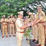 मुंबई येथे कार्यरत असलेले पोलिस अधीक्षक डॉ दिनेश बारी यांचा दिर्घकालीन तथा निष्कलंक सेवा केल्या बद्दल भारत सरकारच्या गृहमंत्रालया कडुन उत्कृष्ट सेवा पदकाने सन्मानीत बावनबीर येथे ग्रामस्थानी केला जल्लोष